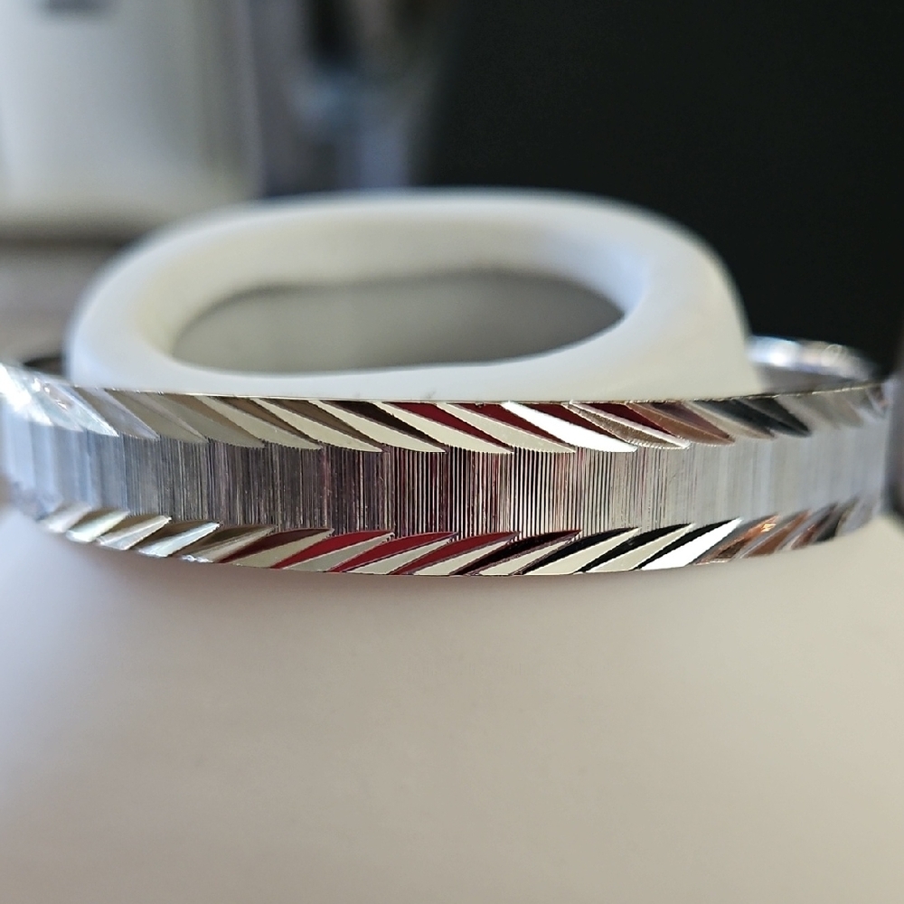 MONET DIAMOND ETCHED SILVER TONED BANGLE VINTAGE 60s  Stacker‎ Bracelet